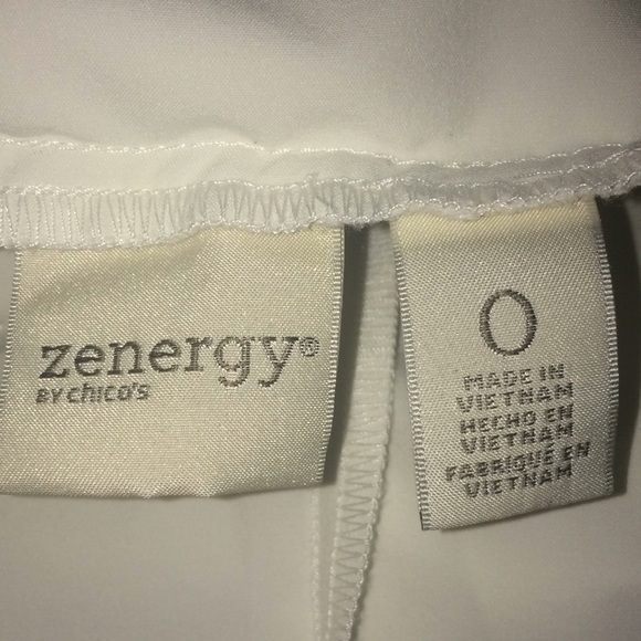 Zenergy by Chico’s White Pull On Shorts - Picture 9 of 9